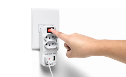 (P) ADAPTADOR CARREGADOR USB EAC 1002 - INTELBRAS